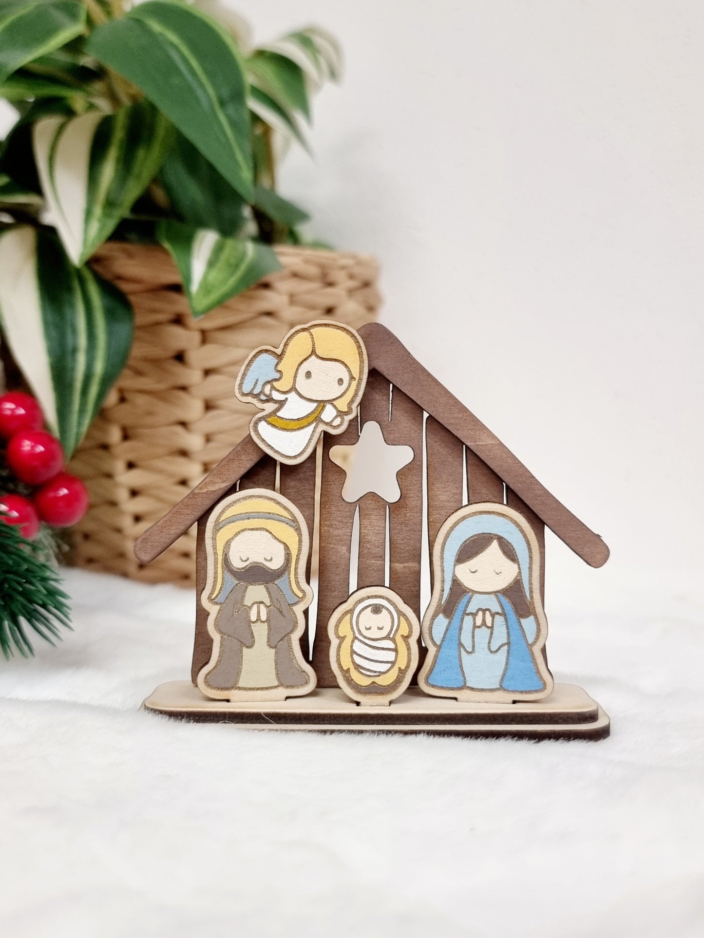 Presepe decorato in legno